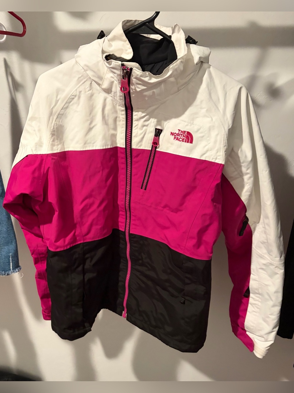 The North Face Ski Jacket Womens Magenta White Black Colorblock Hooded